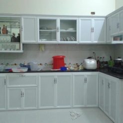 Tủ bếp màu trắng sữa
