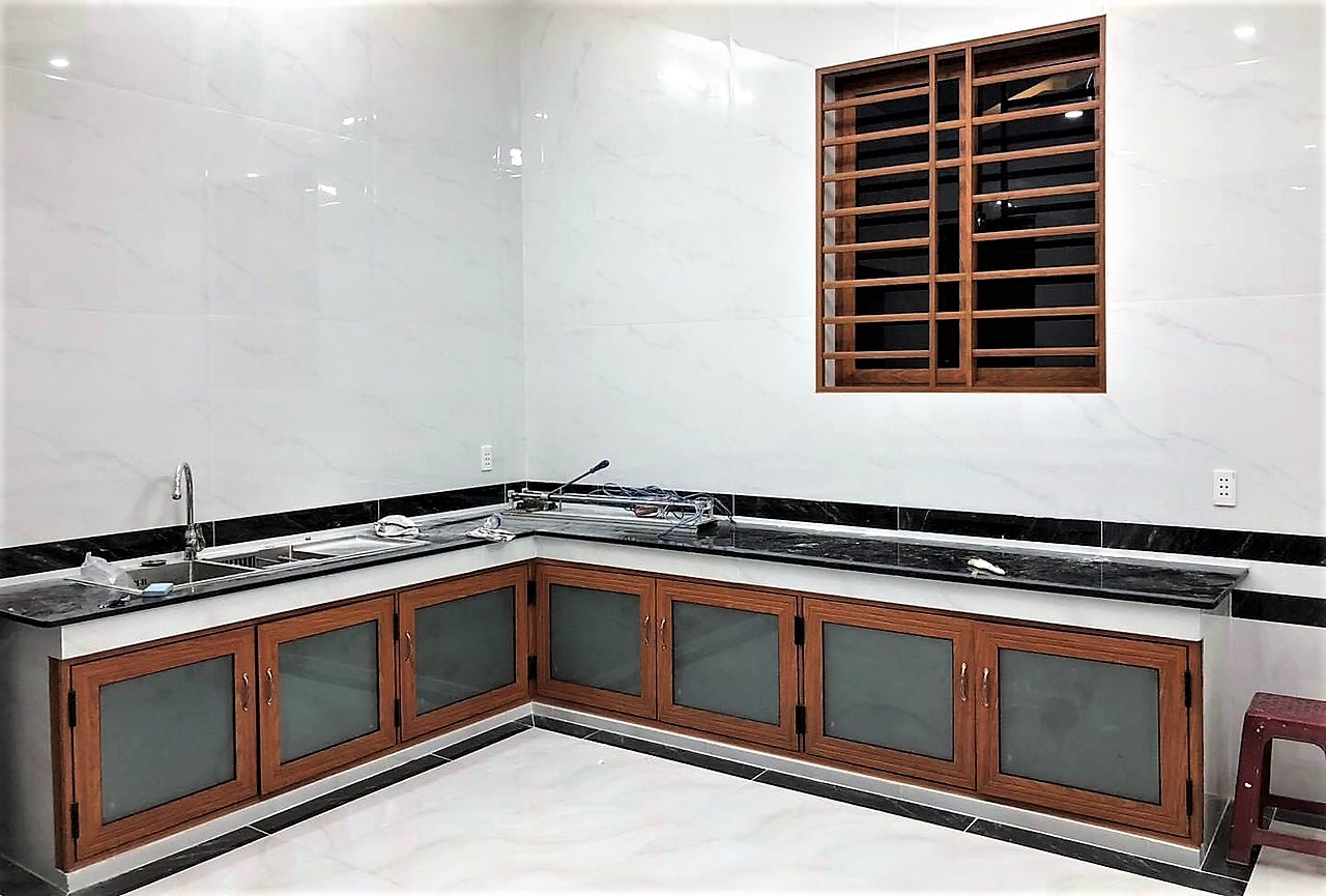 Giới thiệu 2 Tủ bếp nhôm kính Phú Hoàng Nam sản xuất